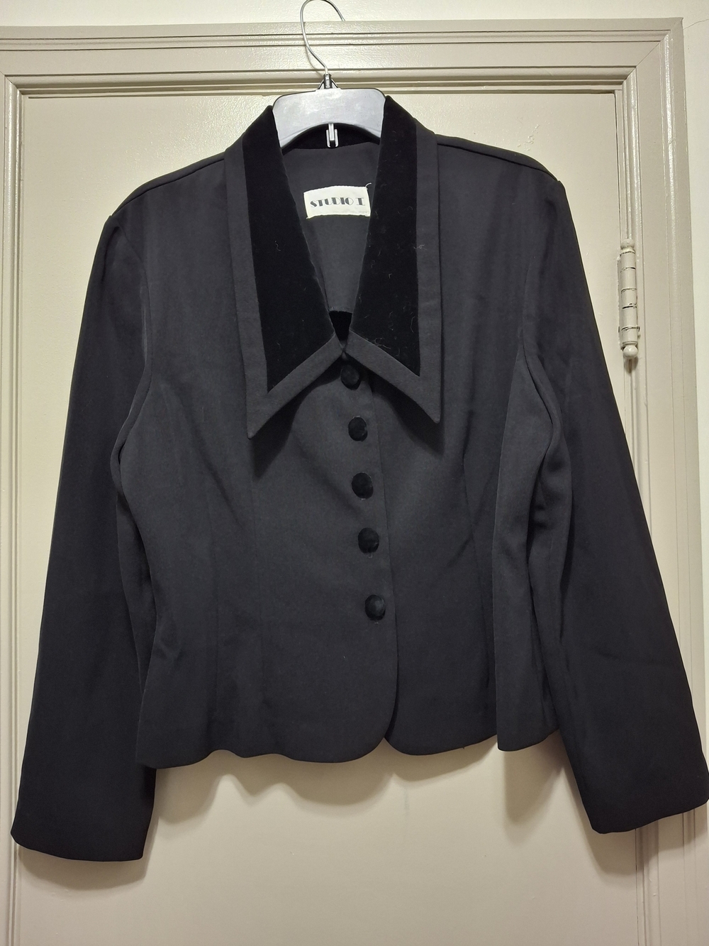 Studio I Black Tailored Velvet-Collar Blazer